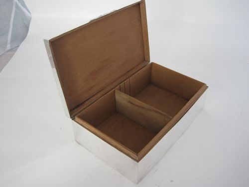 SMART CEDAR LINED RECTANGULAR SILVER TABLE CIGAR OR TRINKET BOX - ADDITIONAL PHOTO 4