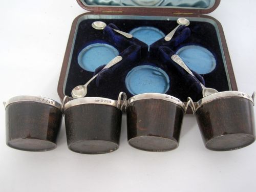 BOXED SET OF FOUR NOVELTY VICTORIAN PAIL SHAPED SILVER AND OAK SALTS - ADDITIONAL PHOTO 2