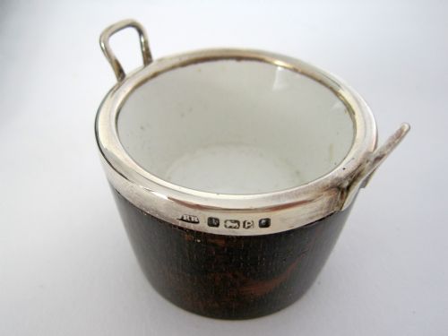 BOXED SET OF FOUR NOVELTY VICTORIAN PAIL SHAPED SILVER AND OAK SALTS - ADDITIONAL PHOTO 3