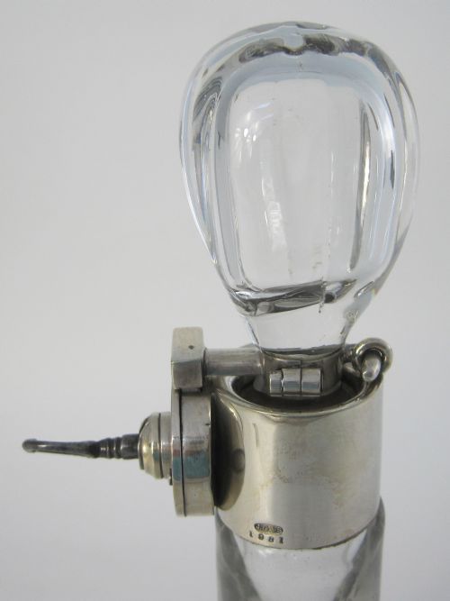 JOHN GRINSELL SON LOCKING DECANTER WITH SILVER PLATED LOCKING MOUNT - ADDITIONAL PHOTO 2