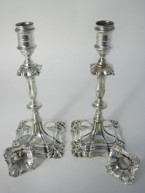 PAIR OF GOLDSMITHS SILVERSMITH GEORGE III STYLE SILVER CANDLESTICKS - ADDITIONAL PHOTO 2