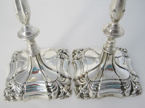 PAIR OF GOLDSMITHS SILVERSMITH GEORGE III STYLE SILVER CANDLESTICKS - ADDITIONAL PHOTO 4