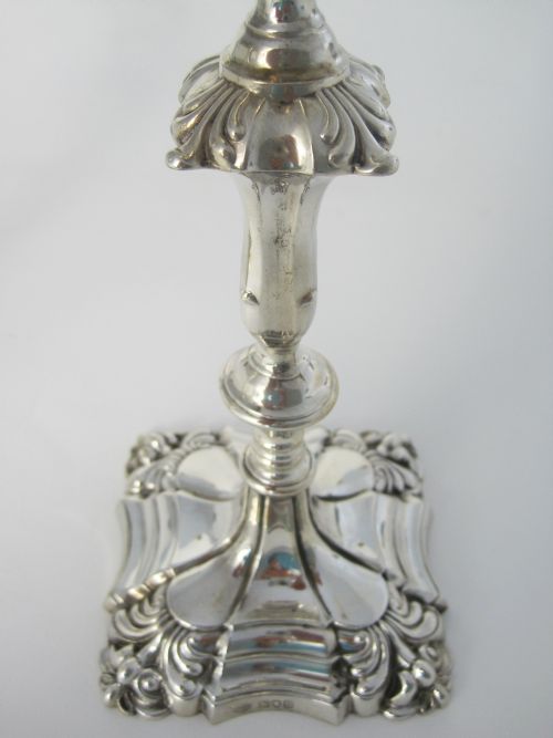 PAIR OF GOLDSMITHS SILVERSMITH GEORGE III STYLE SILVER CANDLESTICKS - ADDITIONAL PHOTO 5