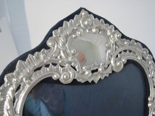 LARGE DECORATIVE SHAPED VICTORIAN SILVER PHOTO PICTURE FRAME - ADDITIONAL PHOTO 1