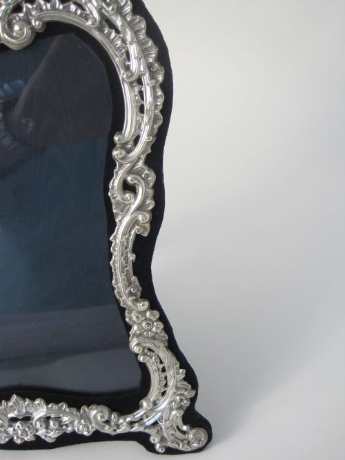 LARGE DECORATIVE SHAPED VICTORIAN SILVER PHOTO PICTURE FRAME - ADDITIONAL PHOTO 3