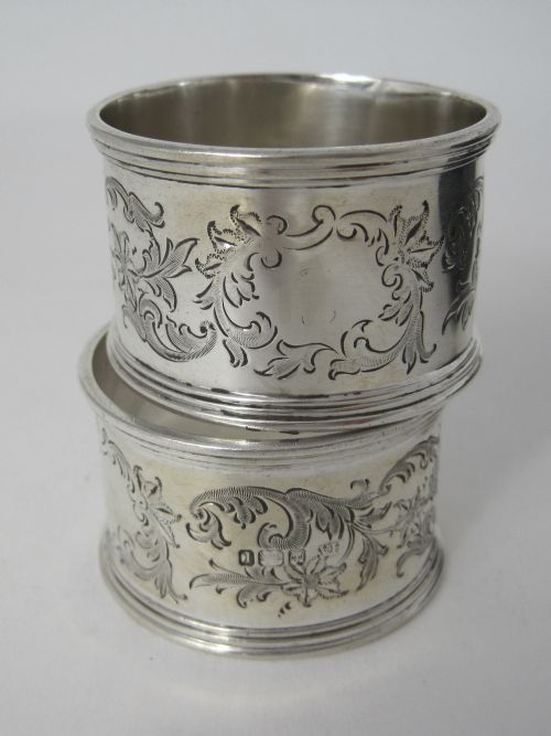 PAIR OF ANTIQUE SILVER NAPKIN RINGS IN BLUE VELVET LINED BOX - ADDITIONAL PHOTO 2