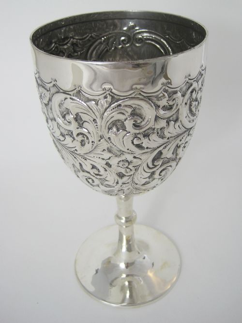 EDWARDIAN SILVER GOBLET WITH A CHASED FLORAL AND SCROLL BODY - ADDITIONAL PHOTO 3