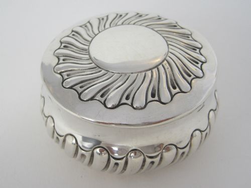 antique chester silver circular jewellery or trinket box - CATEGORY: ANTIQUE SILVER - DATED 1890