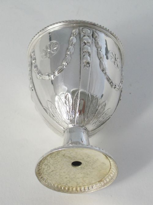 VICTORIAN SILVER PLATED EGG CRUET IN A WICKER WORK FORM - ADDITIONAL PHOTO 4