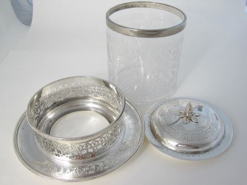 VICTORIAN ENGRAVED GLASS AND SILVER PLATED CIRCULAR BISCUIT BARREL - ADDITIONAL PHOTO 6