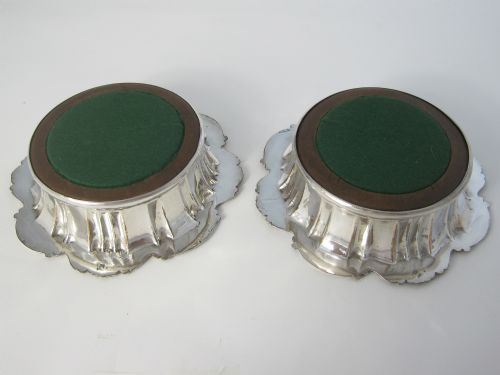 PAIR OF GOOD QUALITY OLD SHEFFIELD PLATE COASTERS BY T J CRESWICK - ADDITIONAL PHOTO 3
