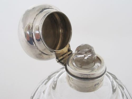 SMALL SILVER AND CUT GLASS EDWARDIAN PERFUME BOTTLE - ADDITIONAL PHOTO 2