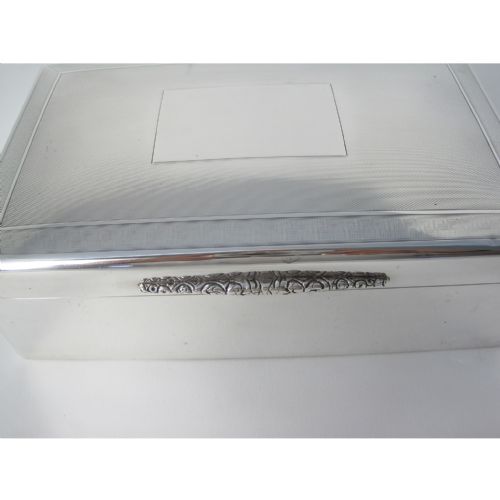 HANDSOME LARGE RECTANGULAR TABLE SILVER CIGAR OR TRINKET BOX - ADDITIONAL PHOTO 2