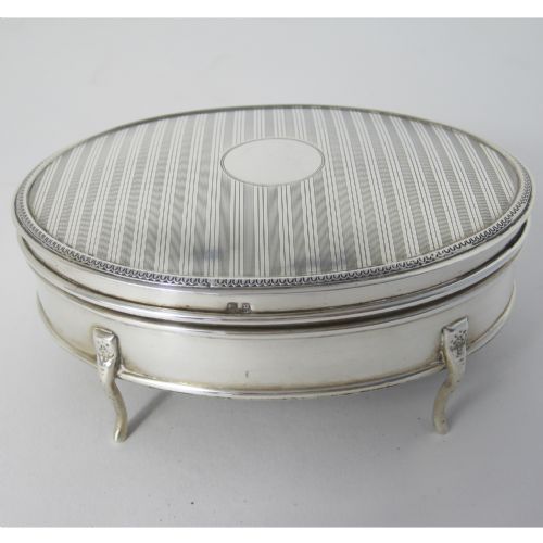 large silver jewellery or trinket box with engine turned pattern - CATEGORY: ANTIQUE SILVER - DATED 1910