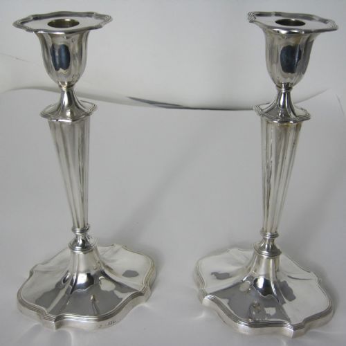 ELEGANT PAIR OF EDWARDIAN SILVER CANDLESTICKS WITH OVAL BASES - ADDITIONAL PHOTO 3