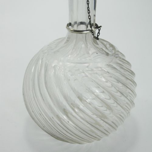 VICTORIAN SILVER AND GLASS PERFUME BOTTLE WITH PULL OFF LID - ADDITIONAL PHOTO 2