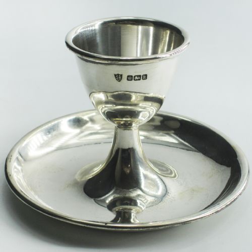 good quality plain silver antique egg cup and stand - CATEGORY: ANTIQUE SILVER - DATED 1900