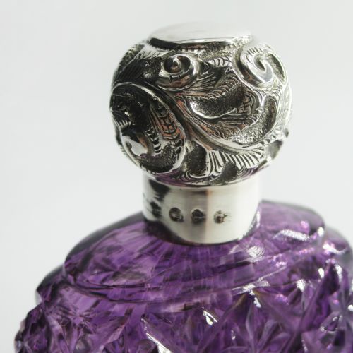 VICTORIAN SIVER AND CUT GLASS HIP FLASK WITH AN AMETHYST AND CLEAR STAR CUT BODY - ADDITIONAL PHOTO 1
