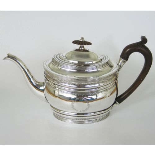 elegant georgian silver teapot with wooded scroll handle - CATEGORY: ANTIQUE SILVER - DATED 1800