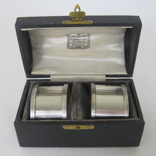 pair of boxed d shaped silver napkin rings - CATEGORY: ANTIQUE SILVER - DATED 1920