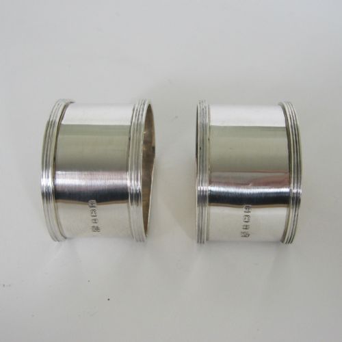 PAIR OF BOXED D SHAPED SILVER NAPKIN RINGS - ADDITIONAL PHOTO 1