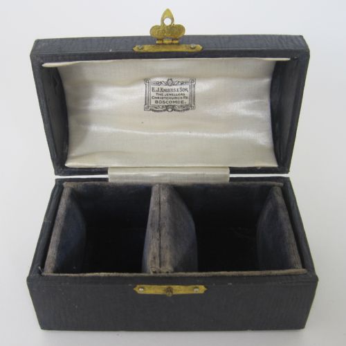 PAIR OF BOXED D SHAPED SILVER NAPKIN RINGS - ADDITIONAL PHOTO 3