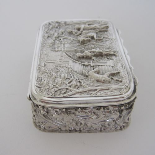 EDWARDIAN SILVER JEWELLERY OR TRINKET BOX DEPICTING CLASSICAL FIGURES AND HORSE RIDING - ADDITIONAL PHOTO 3