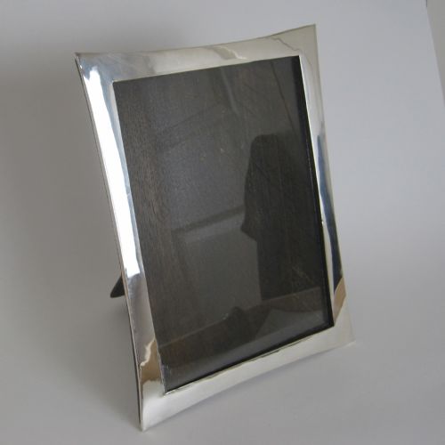 large shaped plain silver photo frame - CATEGORY: ANTIQUE SILVER - DATED 1920