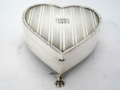 silver heart shaped jewellery casket or box with a hinged lid - CATEGORY: ANTIQUE SILVER - DATED 1910