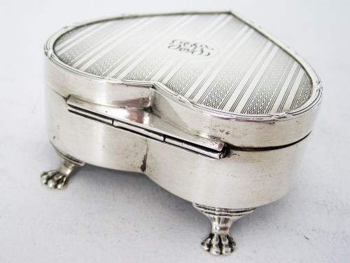 SILVER HEART SHAPED JEWELLERY CASKET OR BOX WITH A HINGED LID - ADDITIONAL PHOTO 4