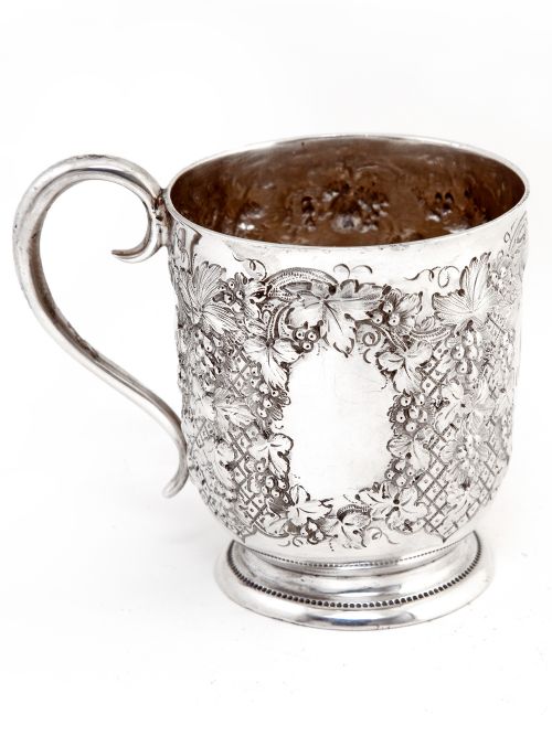 VICTORIAN SILVER CHRISTENING MUG WITH A GRAPE AND VINE PATTERN AND SCROLL HANDLE - ADDITIONAL PHOTO 2