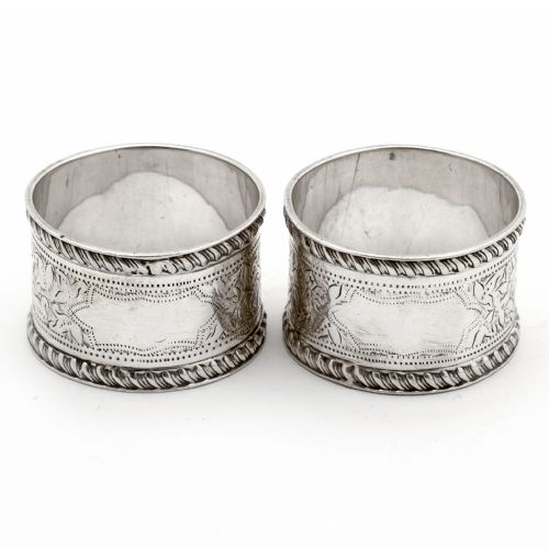 BOXED PAIR OF SILVER NAPKIN RINGS WITH FLORAL ENGRAVING AND EMPTY CARTOUCH - ADDITIONAL PHOTO 1