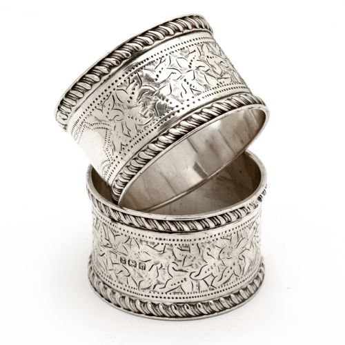 BOXED PAIR OF SILVER NAPKIN RINGS WITH FLORAL ENGRAVING AND EMPTY CARTOUCH - ADDITIONAL PHOTO 2