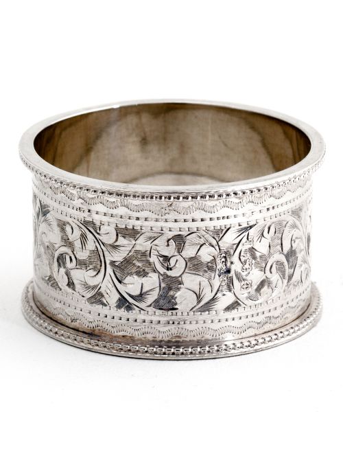 PAIR OF SILVER EDWARDIAN NAPKIN RINGS FITTED IN A BLACK DOMED TOP BOX - ADDITIONAL PHOTO 2