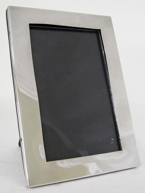 SMART PLAIN MOUNT SILVER PHOTO FRAME WITH BLACK LEATHER BACK - ADDITIONAL PHOTO 1
