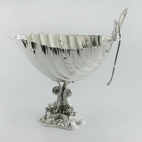 DECORATIVE PAIR OF VICTORIAN SILVER PLATED SAUCE BOATS WITH SHELL SHAPED BOWLS - ADDITIONAL PHOTO 1