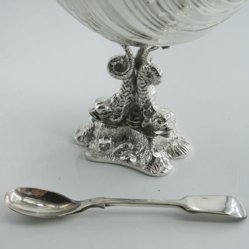 DECORATIVE PAIR OF VICTORIAN SILVER PLATED SAUCE BOATS WITH SHELL SHAPED BOWLS - ADDITIONAL PHOTO 3