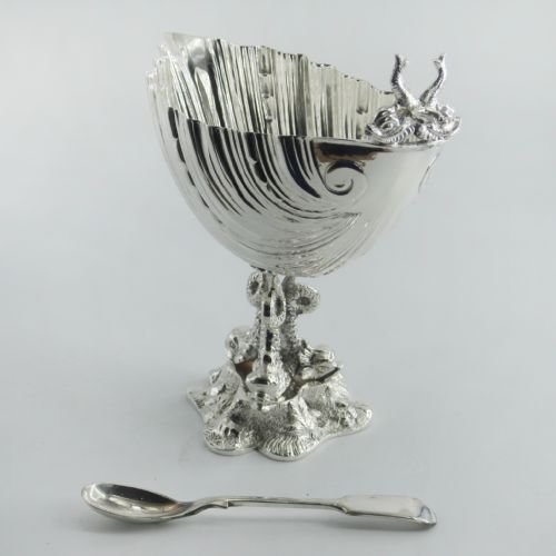 DECORATIVE PAIR OF VICTORIAN SILVER PLATED SAUCE BOATS WITH SHELL SHAPED BOWLS - ADDITIONAL PHOTO 5