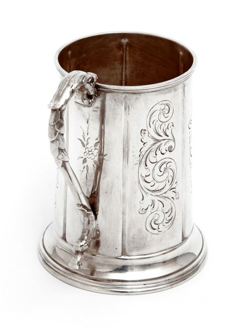 ANTIQUE SILVER PLATE CHRISTENING MUG WITH A CAST SCROLL AND LEAF HANDLE - ADDITIONAL PHOTO 2