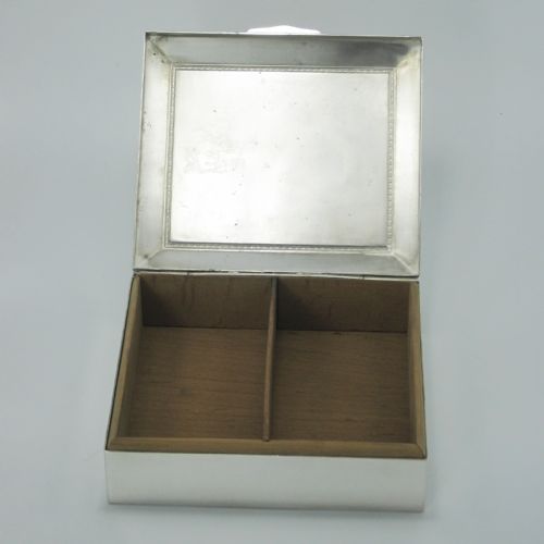 ART DECO STYLE SILVER PLATED BOX WITH AN ENGINE TURNED PATTERN - ADDITIONAL PHOTO 2