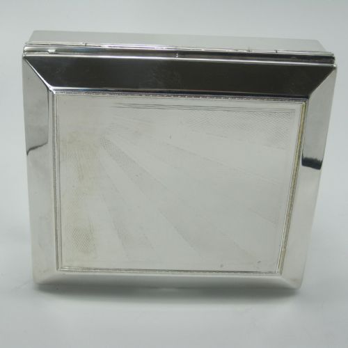ART DECO STYLE SILVER PLATED BOX WITH AN ENGINE TURNED PATTERN - ADDITIONAL PHOTO 3