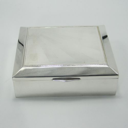 ART DECO STYLE SILVER PLATED BOX WITH AN ENGINE TURNED PATTERN - ADDITIONAL PHOTO 5