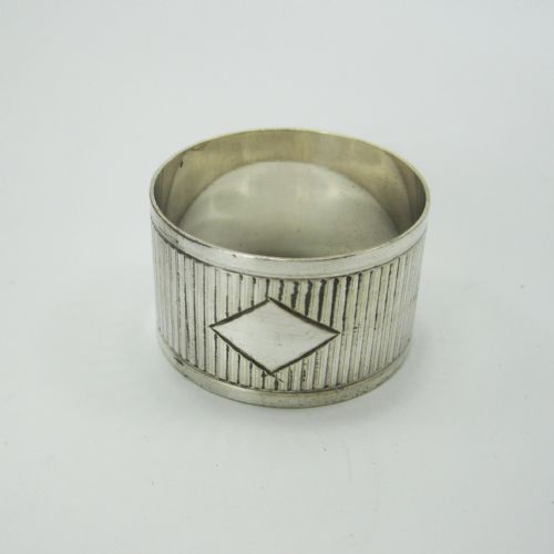 BOXED SET OF SIX VICTORIAN SILVER PLATED NAPKIN RINGS - ADDITIONAL PHOTO 3