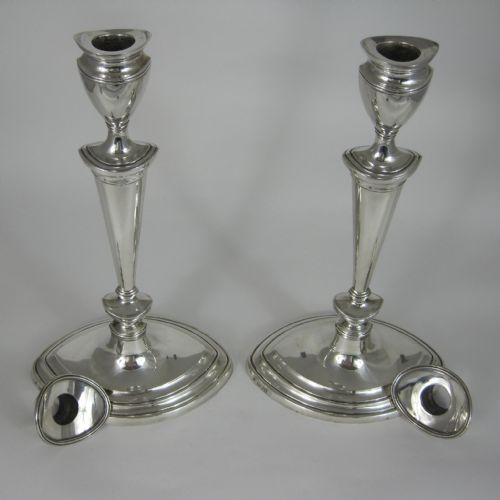 ELEGANT PAIR OF EDWARDIAN SILVER CANDLESTICKS - ADDITIONAL PHOTO 1