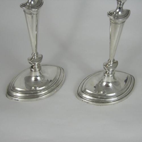 ELEGANT PAIR OF EDWARDIAN SILVER CANDLESTICKS - ADDITIONAL PHOTO 3