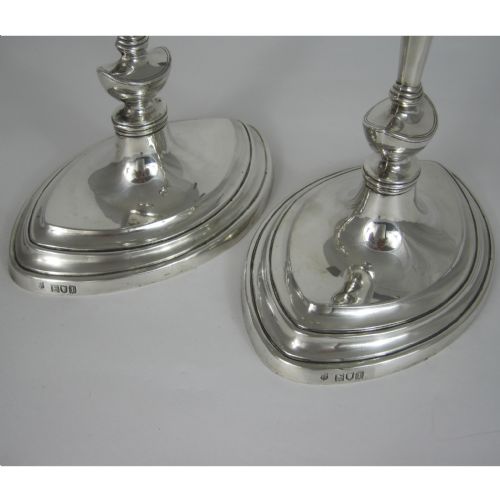ELEGANT PAIR OF EDWARDIAN SILVER CANDLESTICKS - ADDITIONAL PHOTO 4