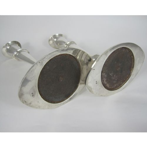 ELEGANT PAIR OF EDWARDIAN SILVER CANDLESTICKS - ADDITIONAL PHOTO 5