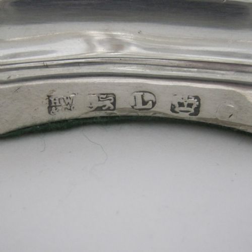 PAIR OF VICTORIAN SILVER CANDLESTICKS IN A GEORGE III STYLE - ADDITIONAL PHOTO 5