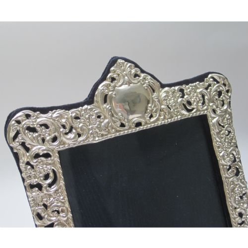 LARGE DECORATIVE LATE VICTORIAN CHESTER SILVER PHOTO FRAME - ADDITIONAL PHOTO 4
