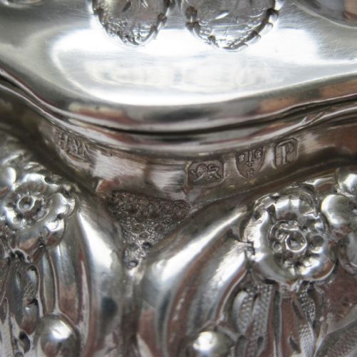 DECORATIVE LATE VICTORIAN CHESTER SILVER TEA CADDY WITH BOMBE SHAPED BODY - ADDITIONAL PHOTO 5